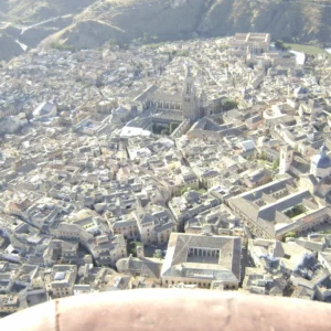 Vista de la Catedral de Toledo desde un globo aerostático