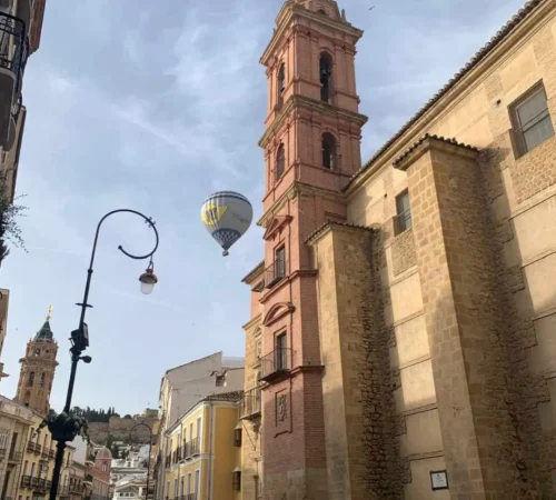 globo sobrevolando Antequera ciudad
