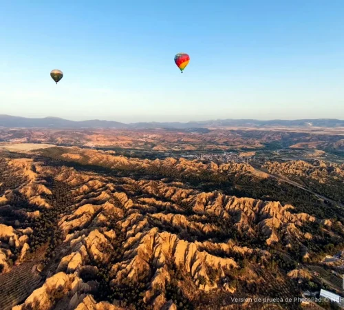 hot air balloon over Geoparque Guadix en Granada
